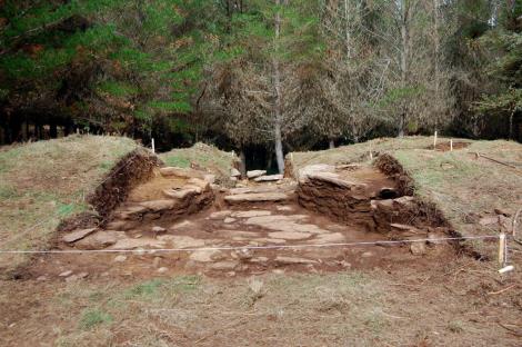 Descobren unha estrutura de sete metros de fondo nos pozos das Neveiras de Fixó Descobren unha estrutura de sete metros de fondo nos pozos das Neveiras de Fixó